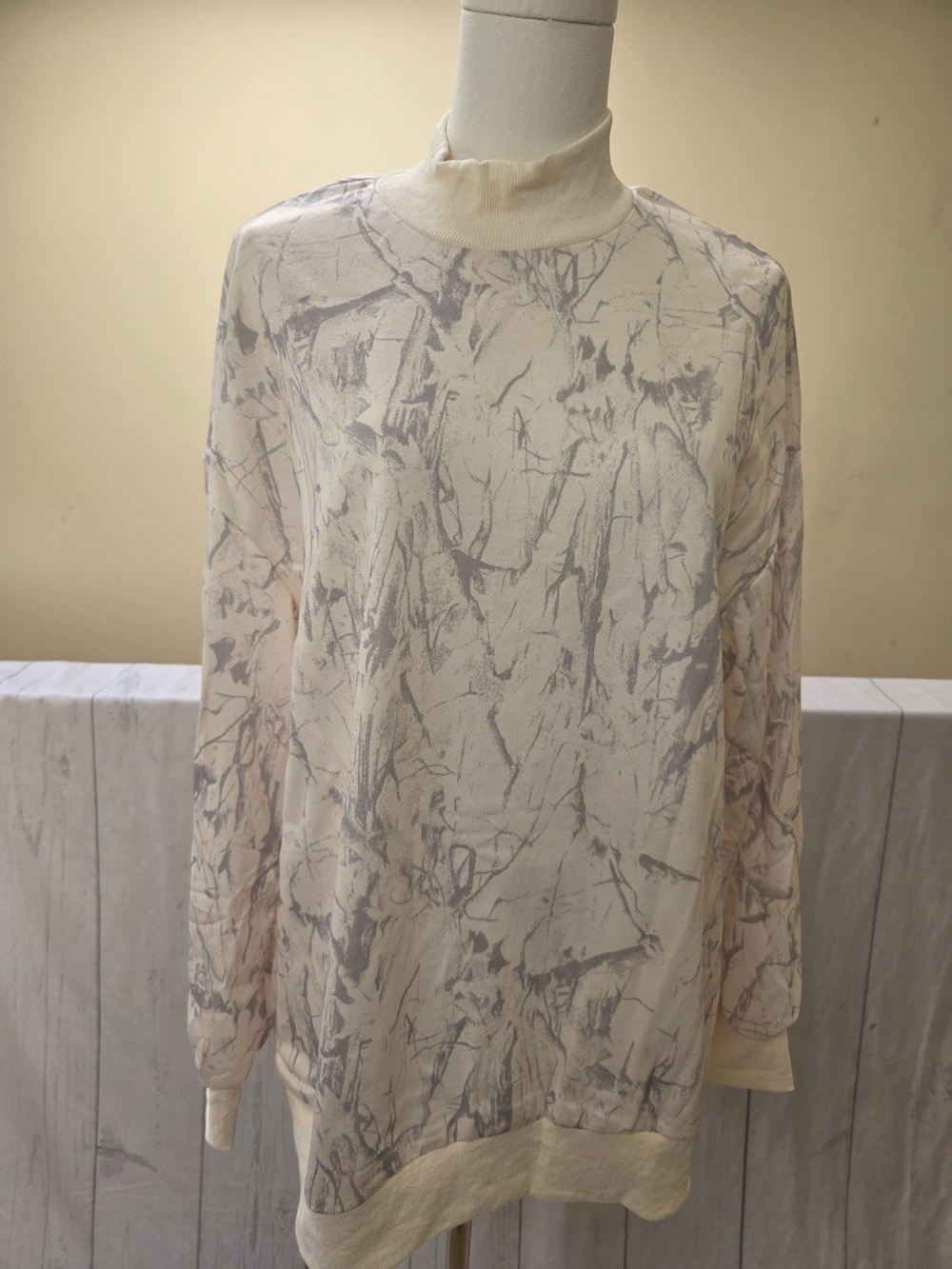Oversized Sweatshirt for women - Picture 2 of 6